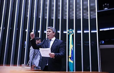 Diego Garcia discursando na Câmara dos Deputados